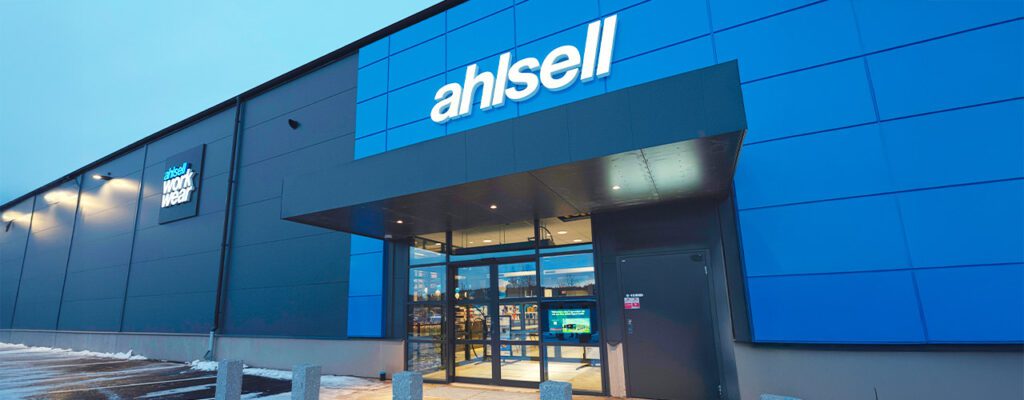 Nordens ledande tekniska distributör Ahlsell har nu LumenRadios innovativa produkter för trådlös kabelersättning på sitt centrallager  